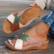 Sandalias de cuña de corcho para mujer con diseño de hojas