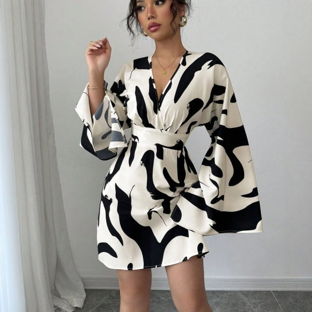 Nuevo vestido con escote en V, estampado abstracto, mangas acampanadas y cintura alta