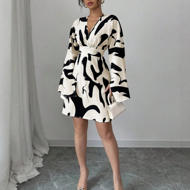 Nuevo vestido con escote en V, estampado abstracto, mangas acampanadas y cintura alta